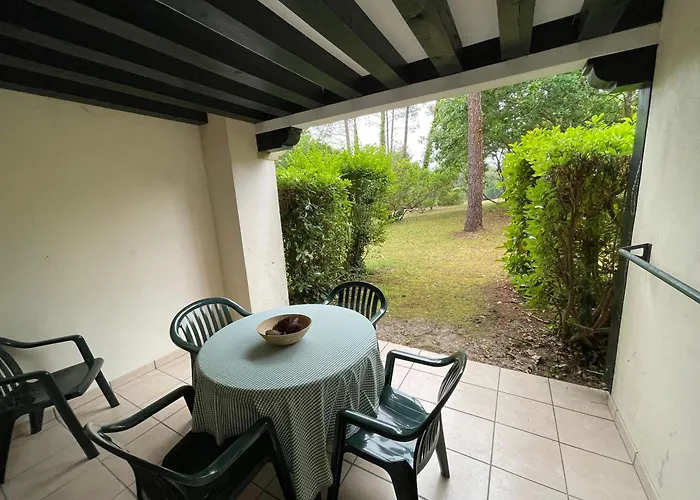 Joli Au Golf Apartment