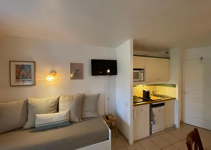 Joli Au Golf Apartment